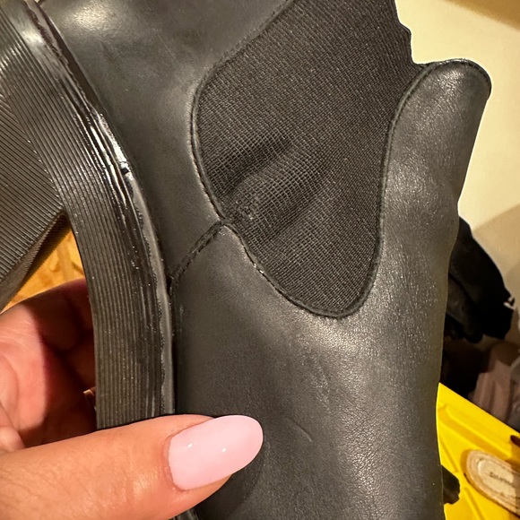 DR MARTENS CHELSEA HURSTON BLACK LEATHER LUG SOLE HEELED ANKLE BOOTS 9 - Picture 8 of 13